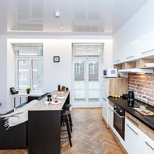 https://wsplna-54a-bezpatny-parking-450m-balkon.warsawhotelspoland.com